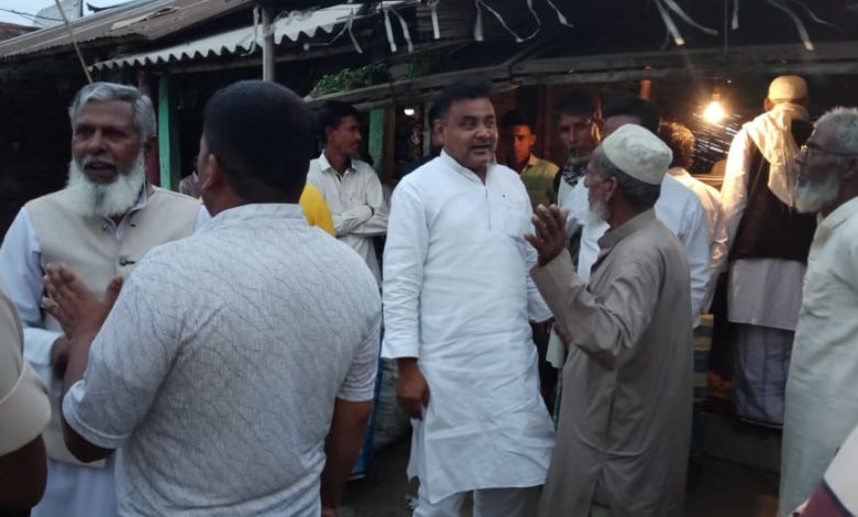 Syed Mahmood Ashraf launched a public relations campaign in Panchayat in Thakurganj area